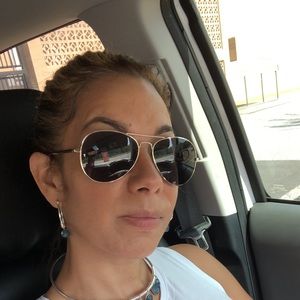 Meet your Posher, Anafelia